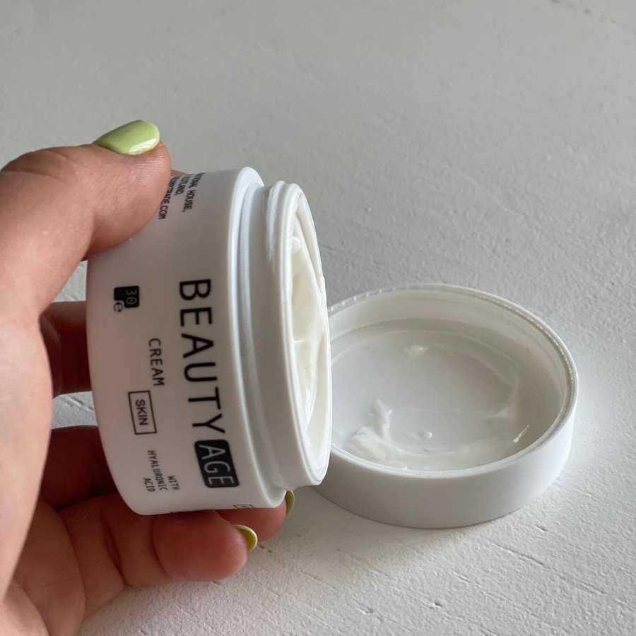 Tarro de Beauty Age Skin con su caja