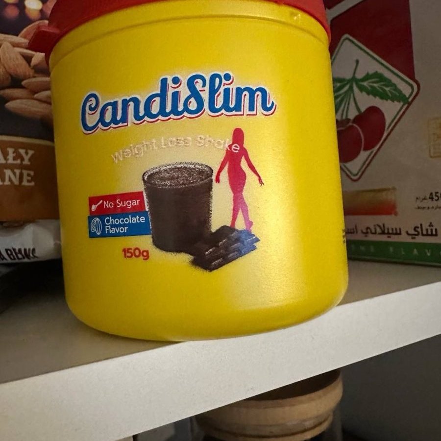 Bote amarillo de CandiSlim con cacito y batido preparado