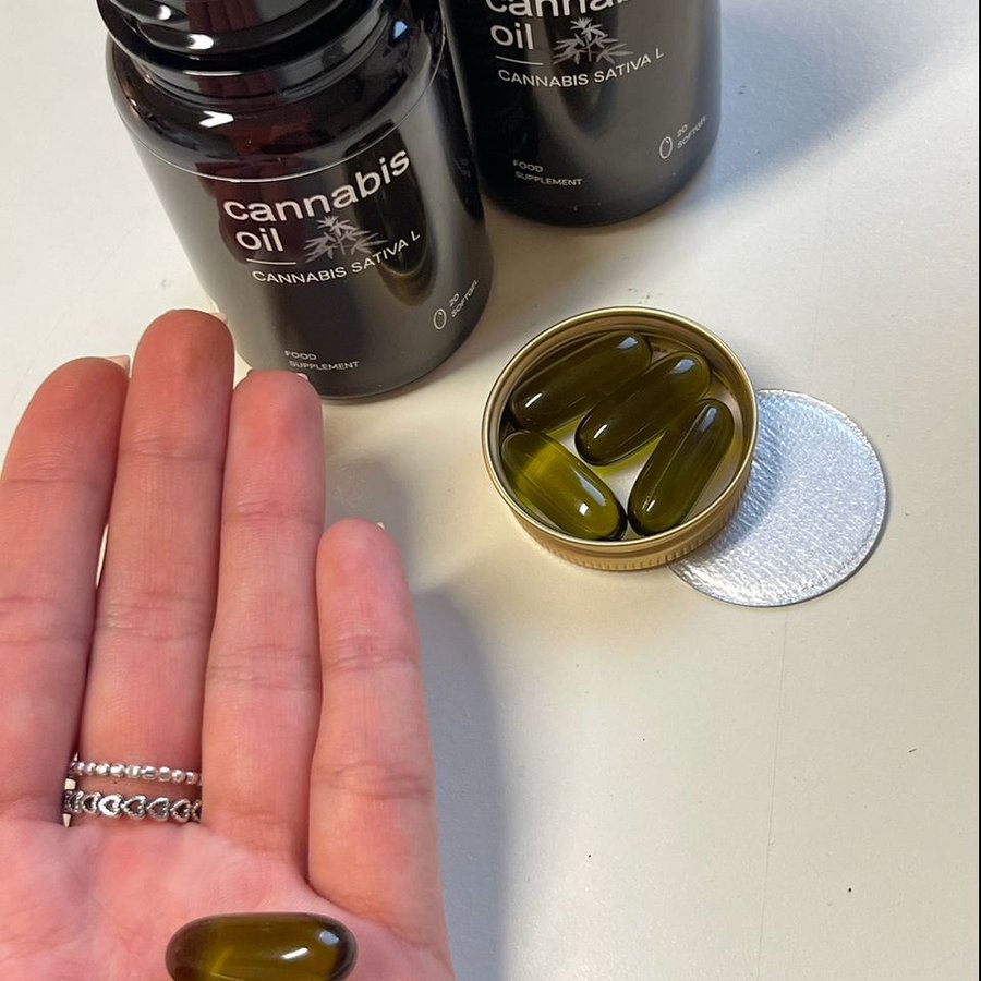 Tarro ámbar de Cannabis Oil con perlas