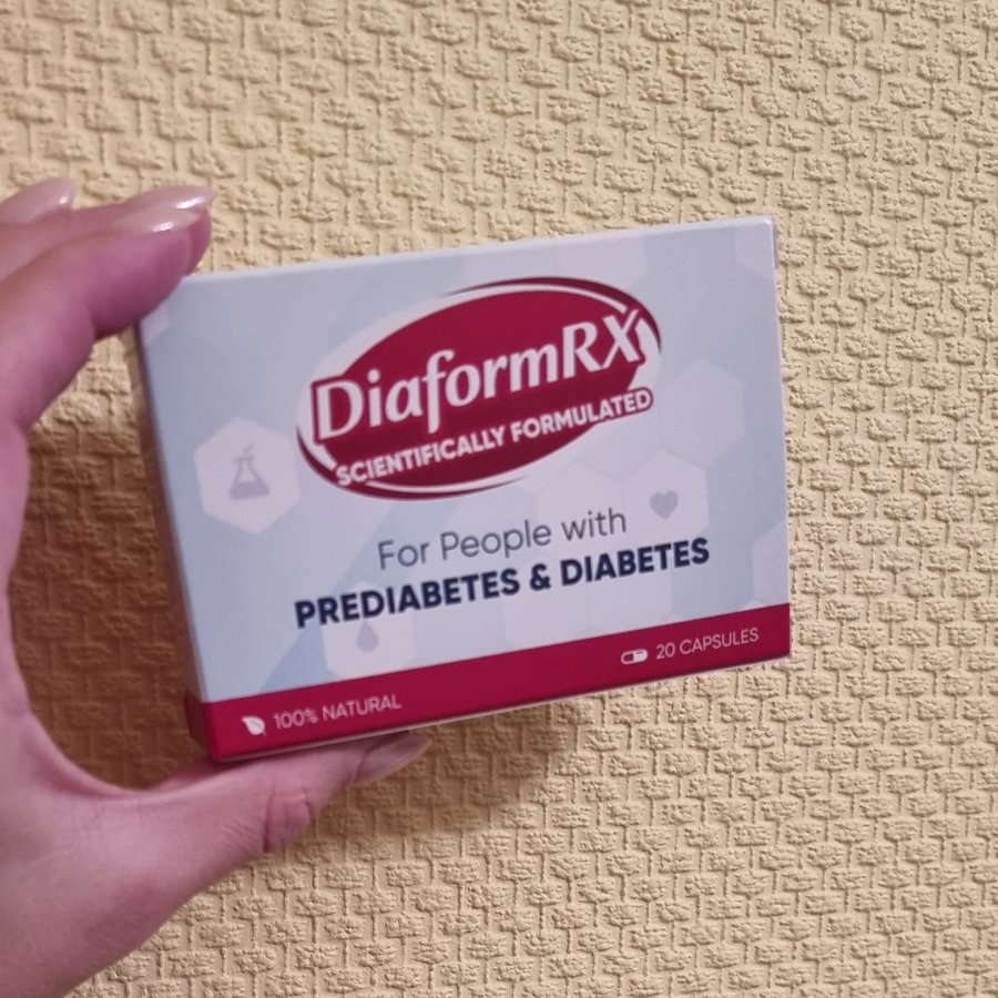 Caja de DiaformRX en la mano