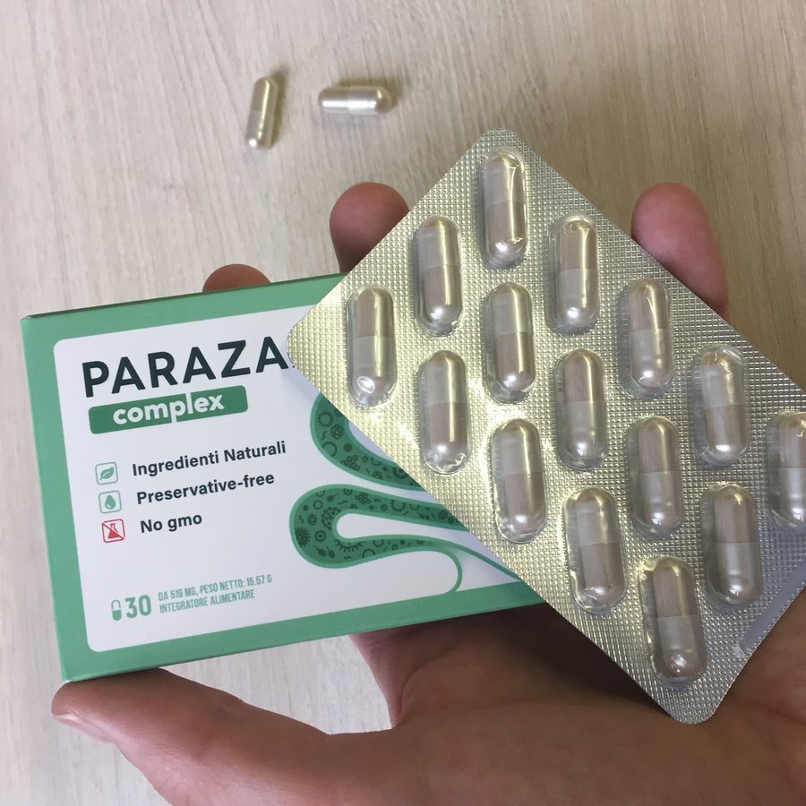 Caja verde de Parazax Complex con blíster de cápsulas